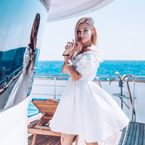 Не только в БАДах, но и в кремах: узнали у косметолога, как витамин D защищает кожу от старения.