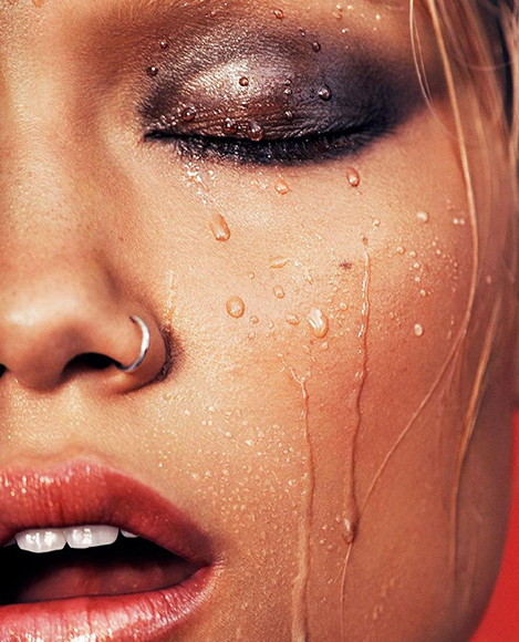 Теперь все гонятся за фуллереном: он круче витамина С и быстро решает проблему акне и морщин.