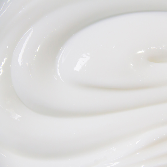 Эмоленты для кожи: почему дерматологи так их любят и в каких случаях с ними стоит быть аккуратнее.