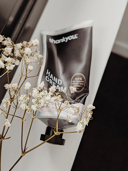 Крем для рук убивает действие антисептика: об этом заговорили в сети, а мы спросили у экспертов.