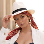 Лед для шеи, упражнения для осанки и патчи с муцином улитки для лица: советы по уходу за собой — прямо из Франции.