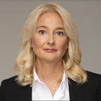 Международный бьюти-эксперт — о трендах на карантине, адаптивной косметике и аппарате, который нанесет макияж.