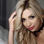 Советует косметолог: чек-лист по уходу за кожей рук, который поможет сохранить ее молодой и здоровой.